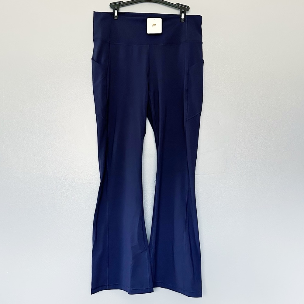 NWT Fabletics Oasis PureLuxe High-Waisted Kick Flare Pants 1X Navy Pockets